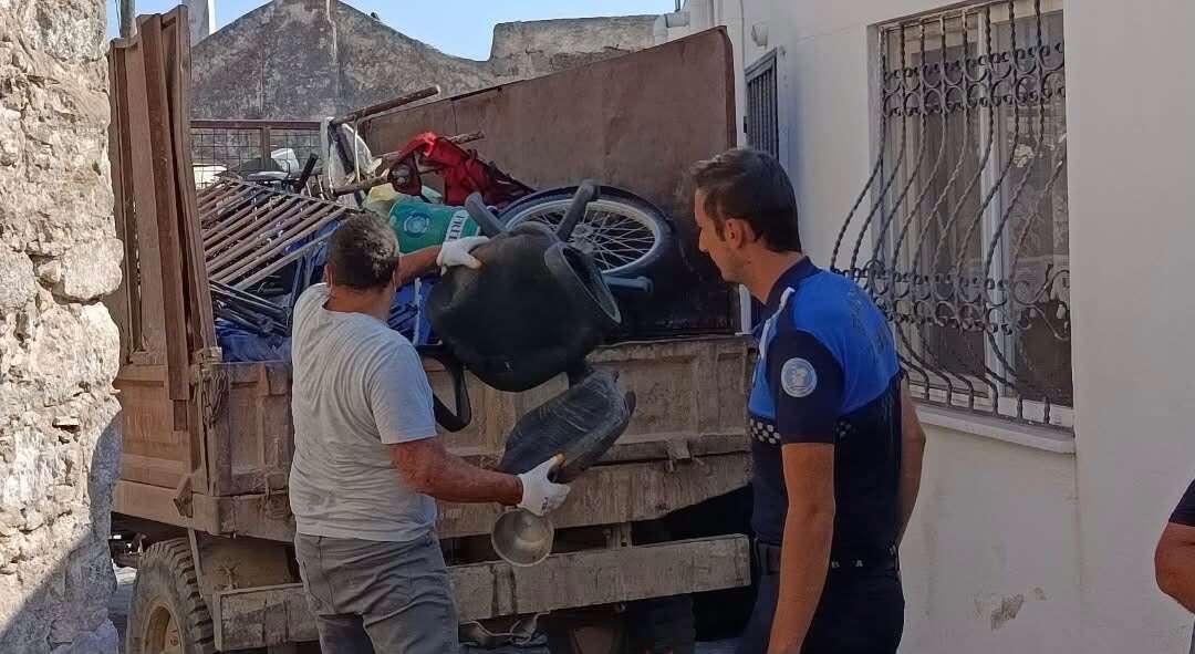 Muğla’da Bir Evden 5 Ton Çöp Çıkarıldı 3